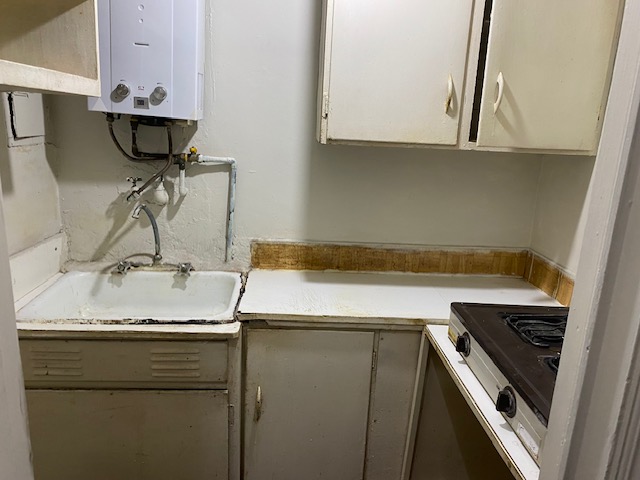 Se vende Studio. como habitacional u oficina/cocina/baño/Metro Santa Lucía/MP174